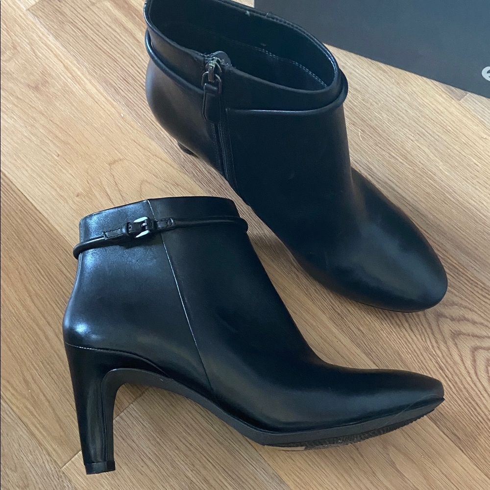 ECCO Women's Elegant Black Ankle Booties
 EUR 40 US 9 1/2 NIB